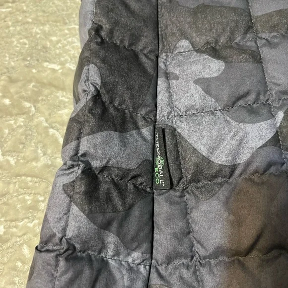 The North Face Thermoball Eco Black Camo Puffer Vest. Medium - Picture 7 of 8